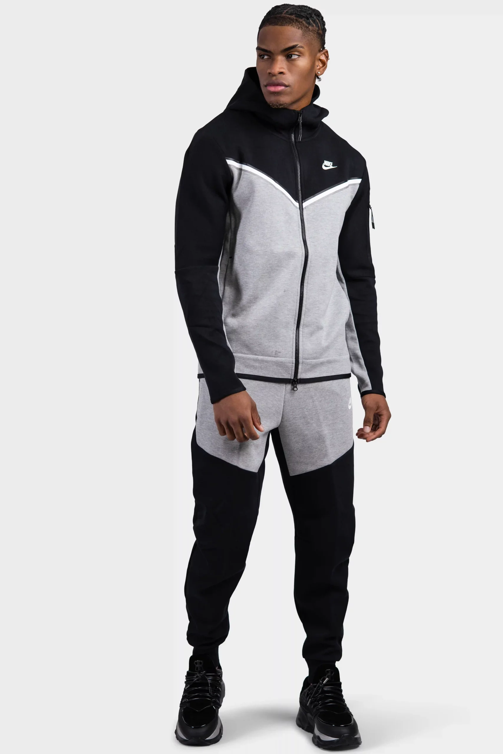Lenen Wardianzaak De neiging hebben Nike Tech Fleece Trainingspak Heren Zwart/Grijs Heren shoppen? |  Soccerfanshop BE